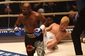 Floyd Mayweather defeated kickboxer Tenshin Nasukawa by TKO in the 1st round!